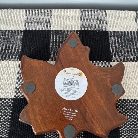 🆕 Decorative Wooden Leaf Dish 🍁 - Picture 3 of 3